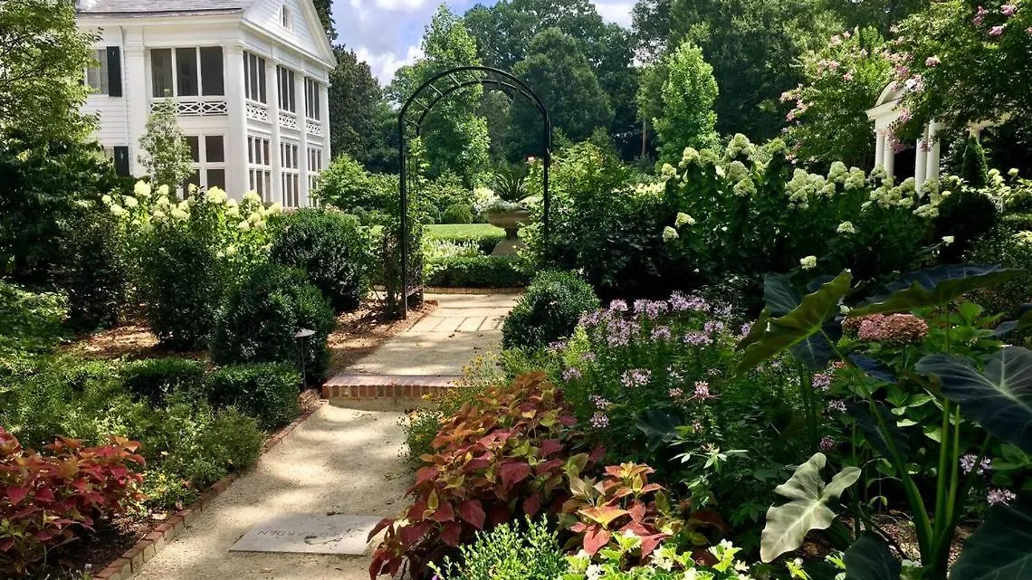 Holiday home Chic And Comfortable 2Br Near Uptown Charlotte